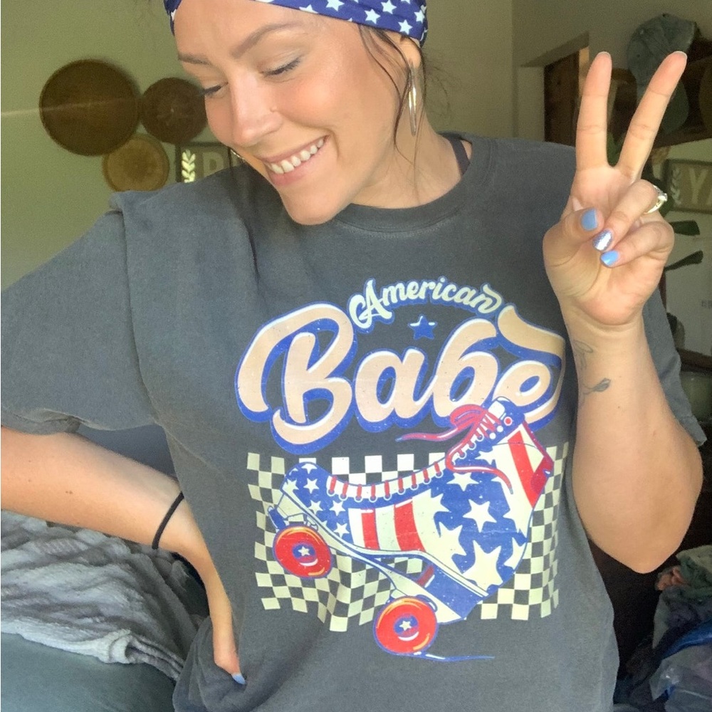 Adorable roller derby American Babe Tee Comfort colors size medium boutique